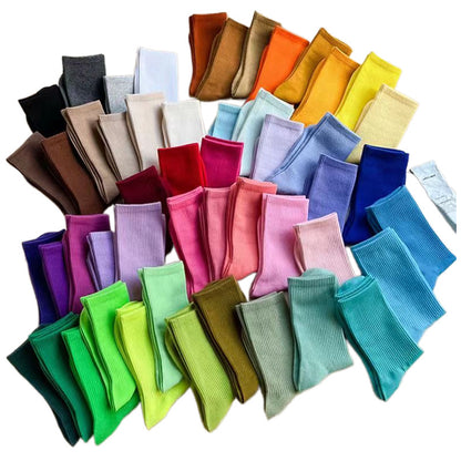 Calcetines coloridos de procesamiento de algodón peinado hasta media pantorrilla de macarrón